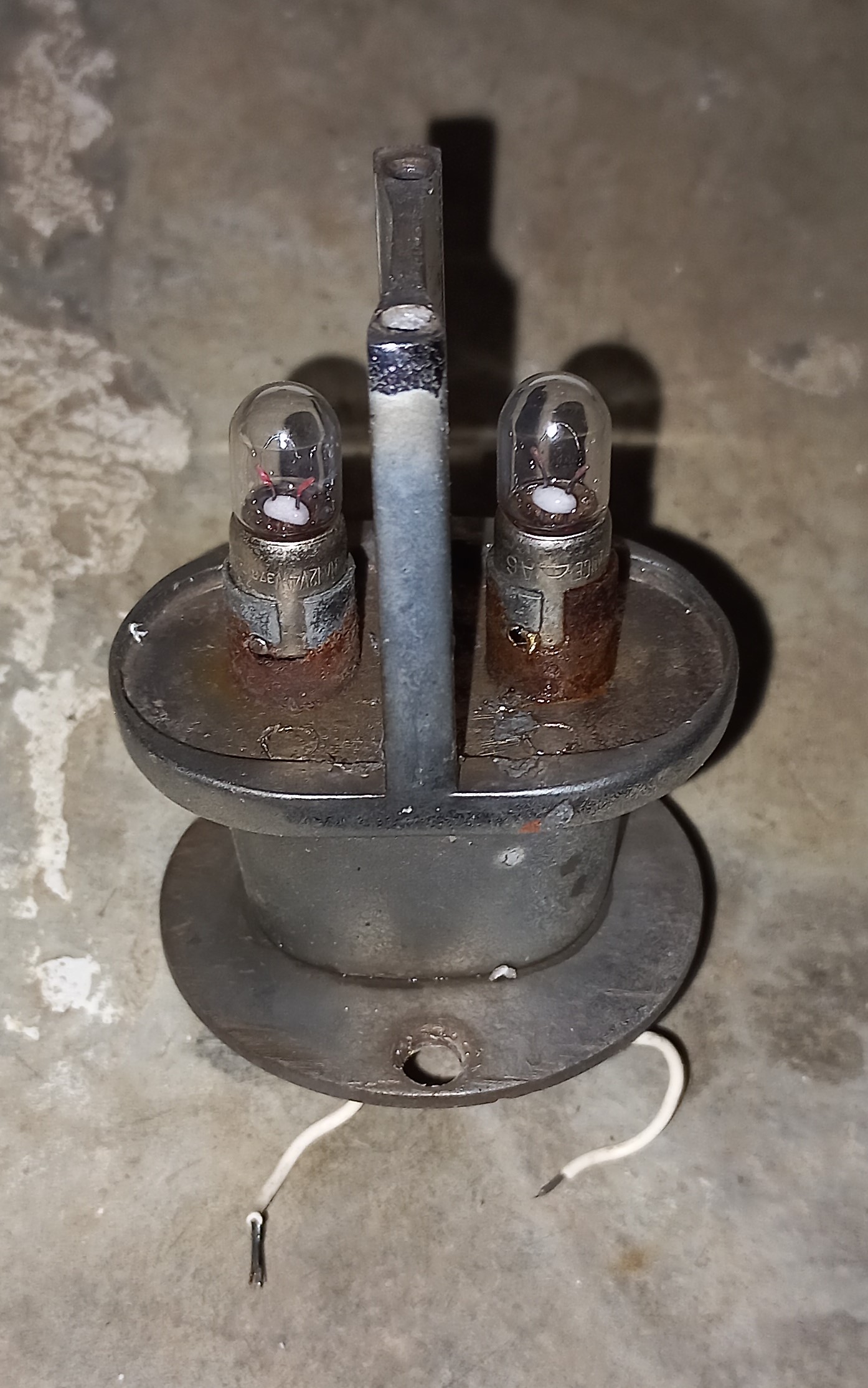 Feu tête de mât démonté.jpg